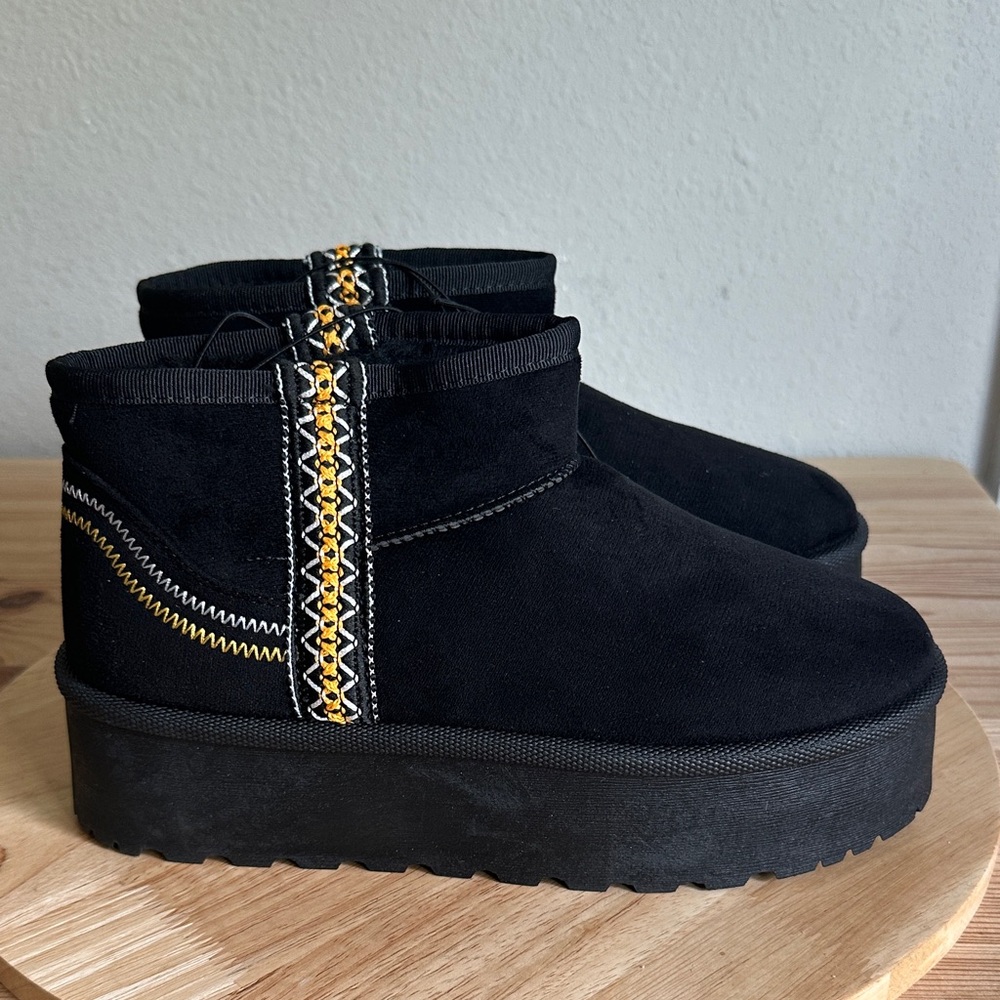 Olivia & Kate Womens Rainy Flat Heel Booties
